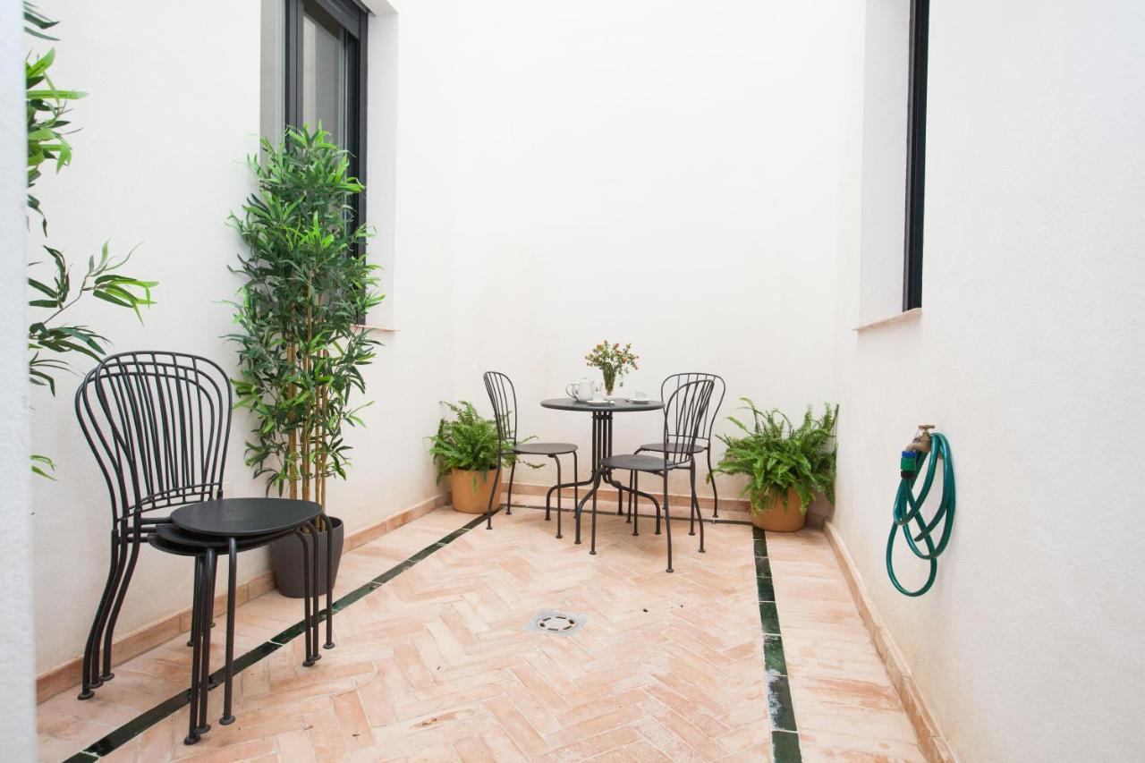 Isg Apartments Cedaceros Sevilla Exterior foto